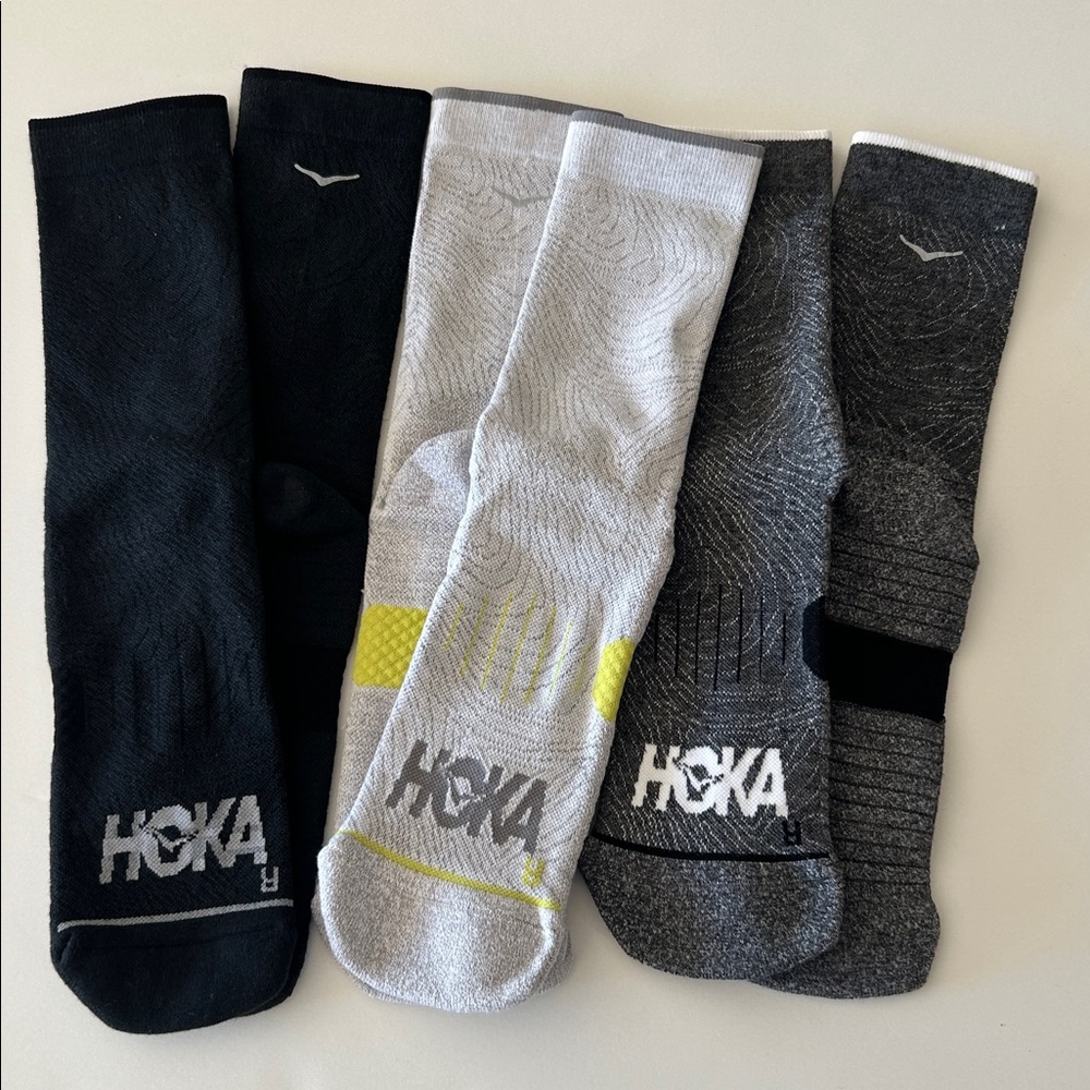 HOKA NWOT 3 pair All Gender Crew Run Socks Large Black Gray Charcoal Unisex - Picture 2 of 3